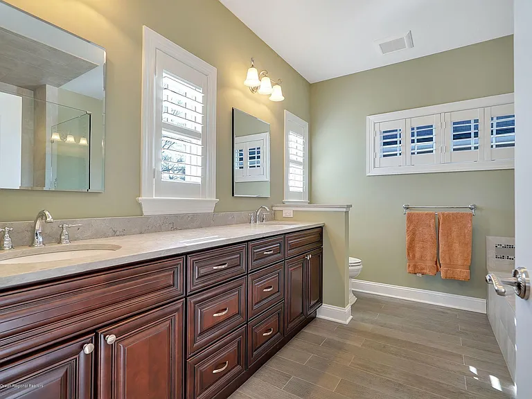 330 Villa Park Way — Photo 31