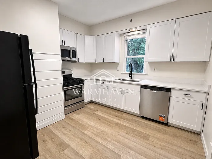 212 Gale St — Photo 9