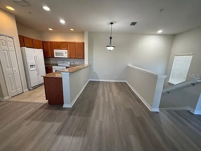 2 bed, 2.0 bath, 966 sqft, $1,950 — Photo 4