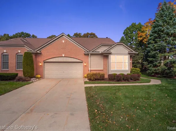 1989 Dunham Dr, Rochester, MI 48306