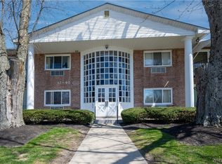 33 Park Lane Ct, Buffalo, NY 14221