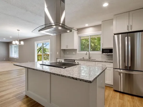 4707 Golden Valley Rd, Minneapolis, MN 55422