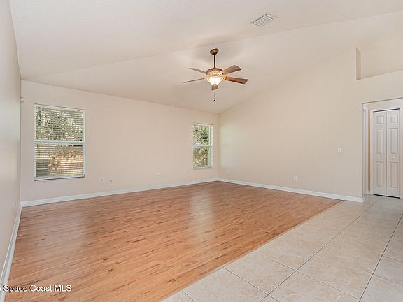 4th image of 2861 Emerson Dr SE