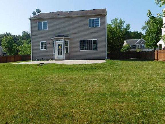 3rd image of 2415 Fleetwood Dr