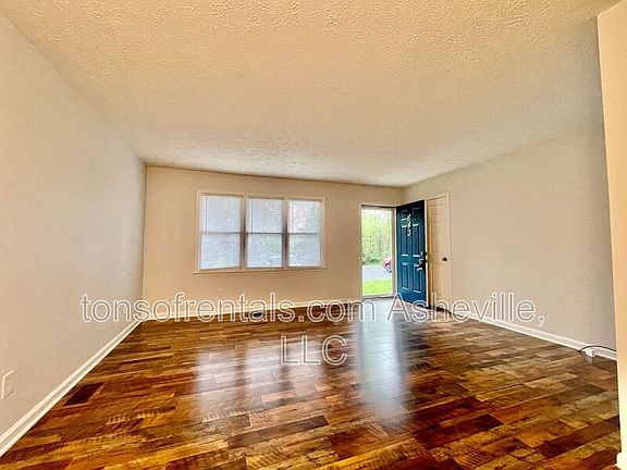 3rd image of 643 Clearview Dr