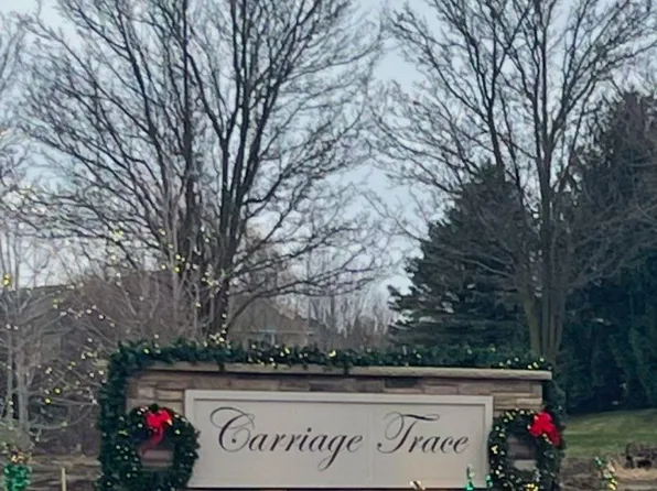 1206 Coach House Ln, South Lyon, MI 48178