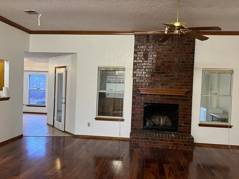 2421 Morning Glory Dr — Photo 3