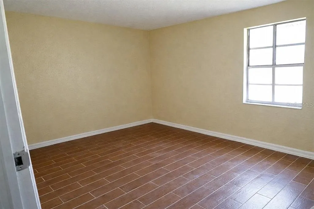 3 bed, 1.0 bath, 857 sqft, $1,450 — Photo 2