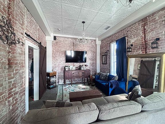 3rd image of 362 Main St
