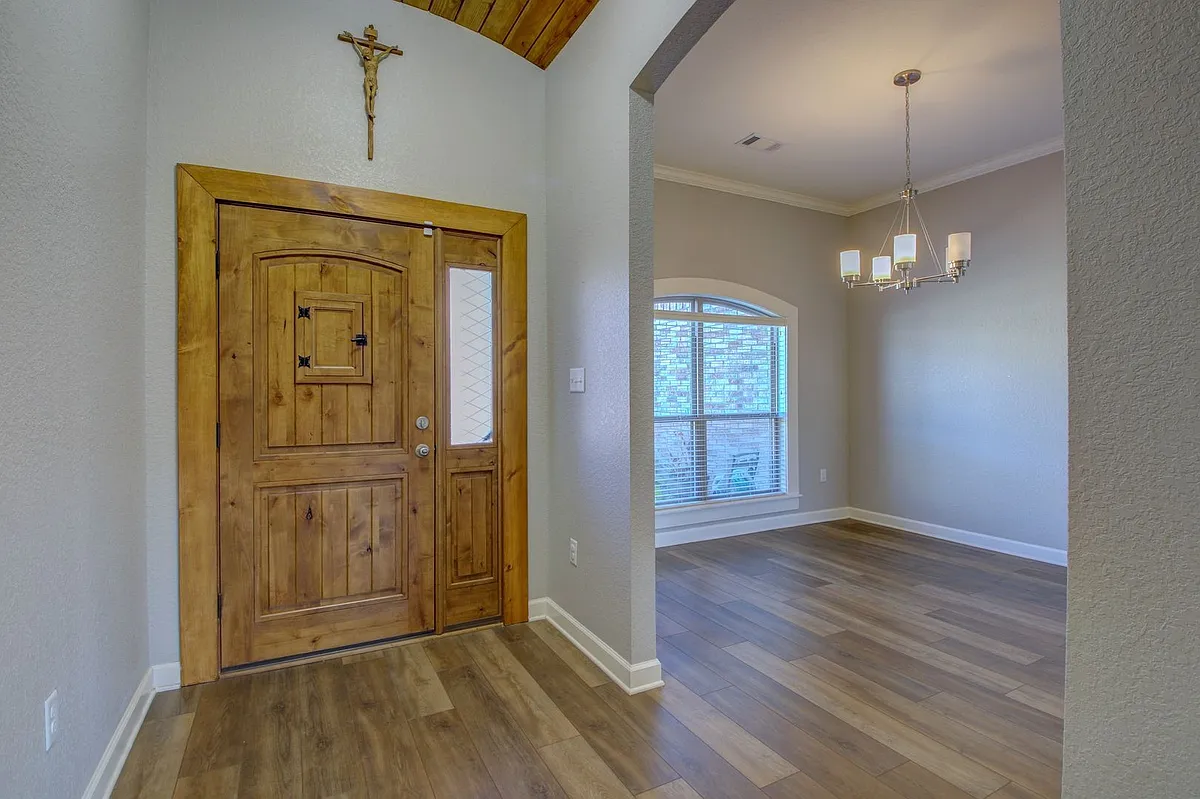 Building Photo - 9649 Oak Forest Ln