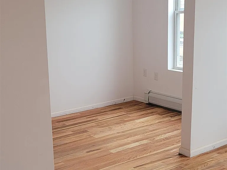 500 Hawthorn Ave #2A — Photo 5