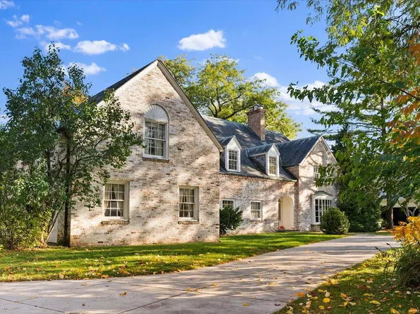 7610 North Applewood LANE, Glendale, WI 53209