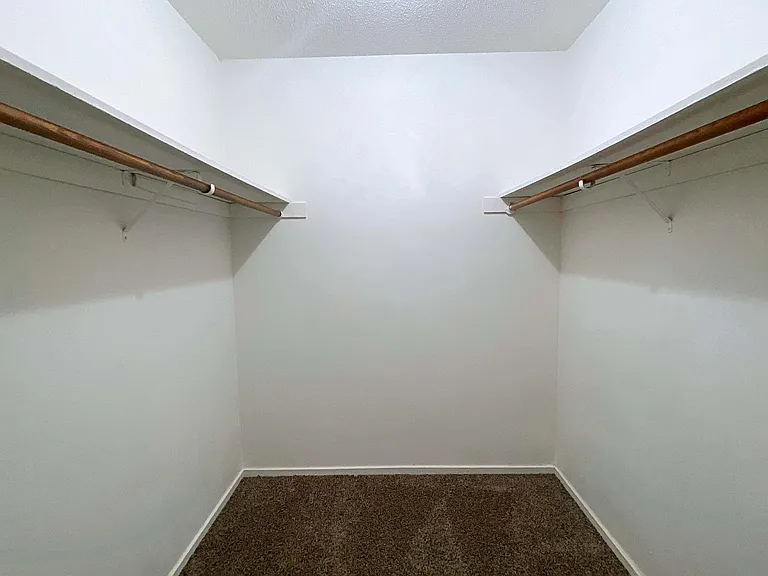 Holiday Acres Apartments — Photo 49