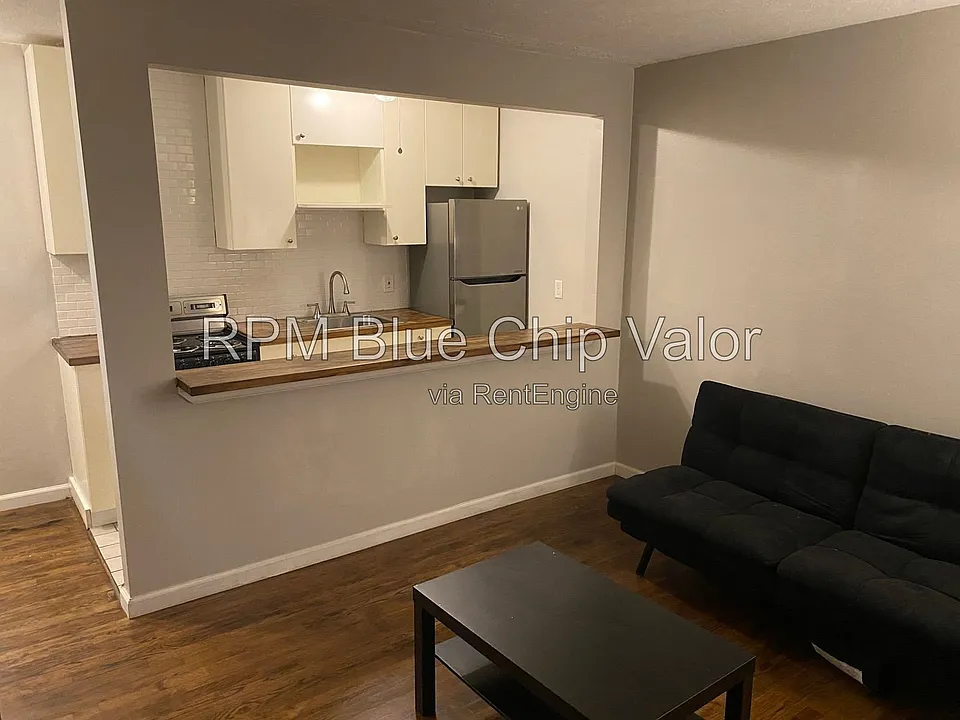 2118 Kemper Ln #11