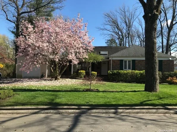 124 Fairview Avenue, Great Neck, NY 11023