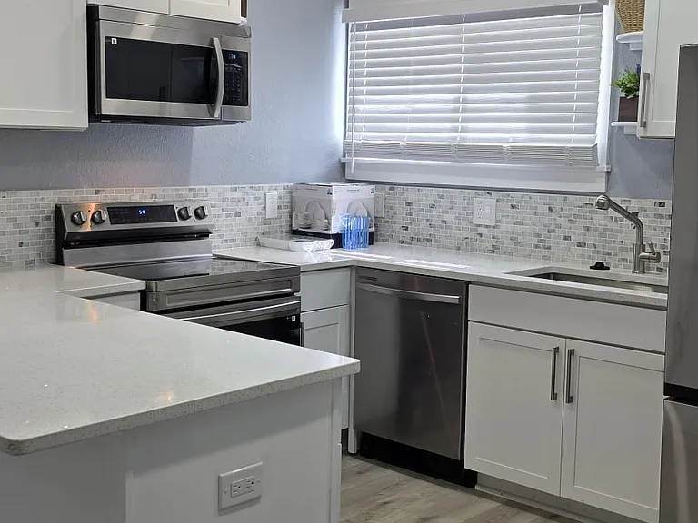 305 E Adalee St — Photo 6