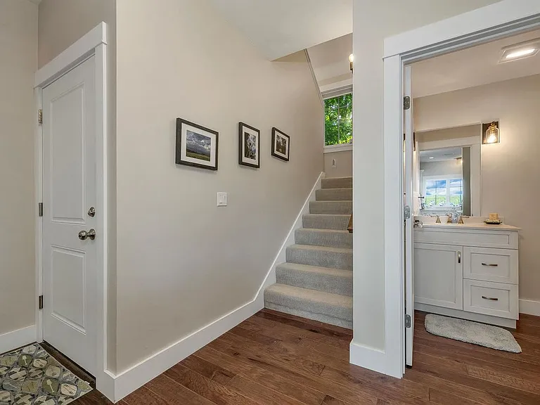 2 Lake St #B — Photo 24