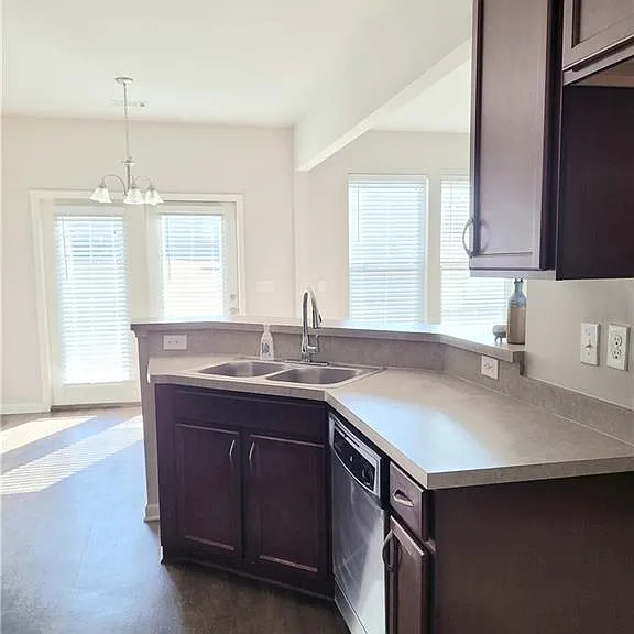 76 Greenfield Dr — Photo 8