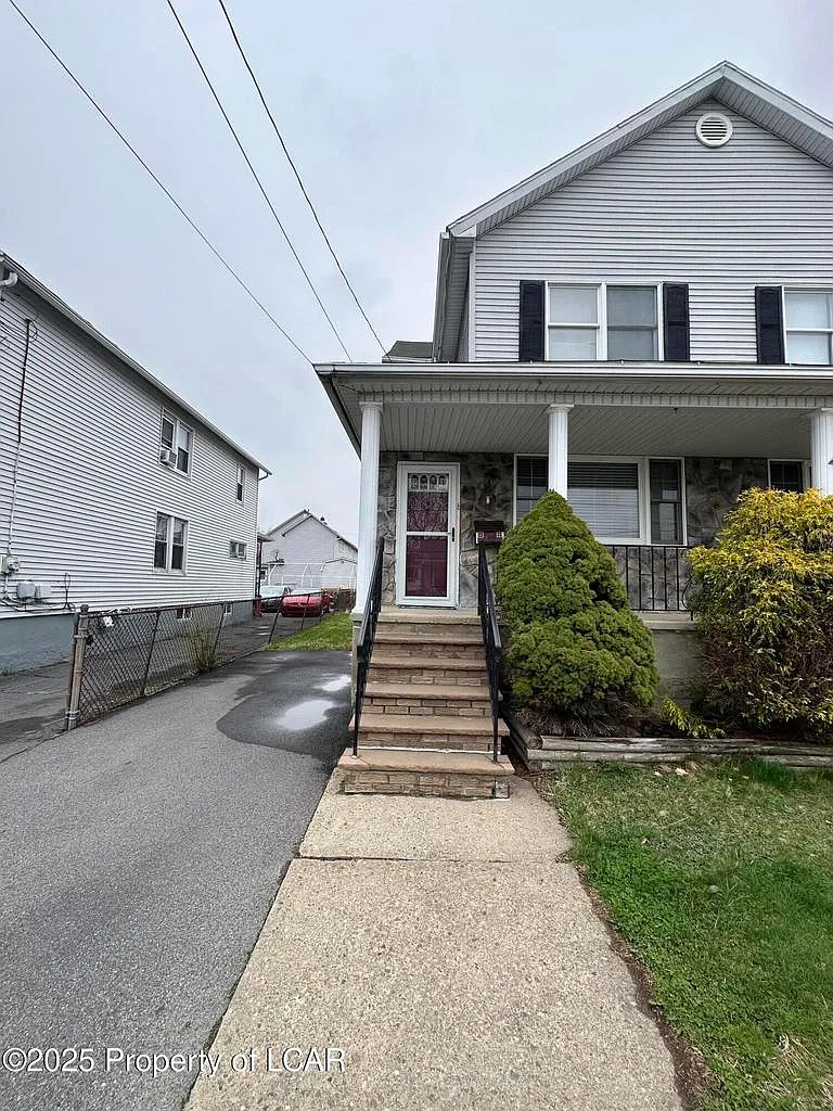 2 bed, 1300 sqft, $1,350 — Photo 3