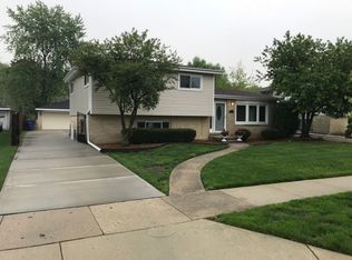 133 S Mill Rd, Addison, IL 60101