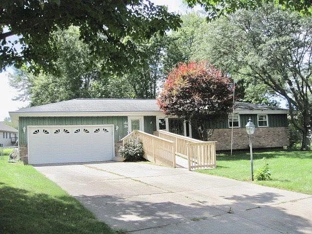 610 Cardinal Dr photo 1