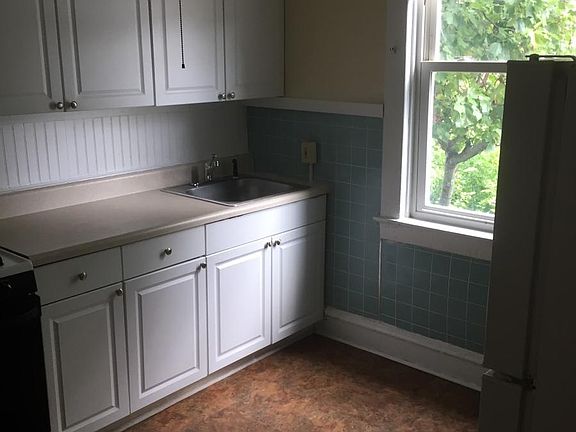 4th image of 241 E 40th St