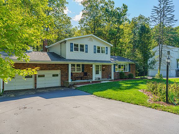 3rd image of 1 Pinewood Dr