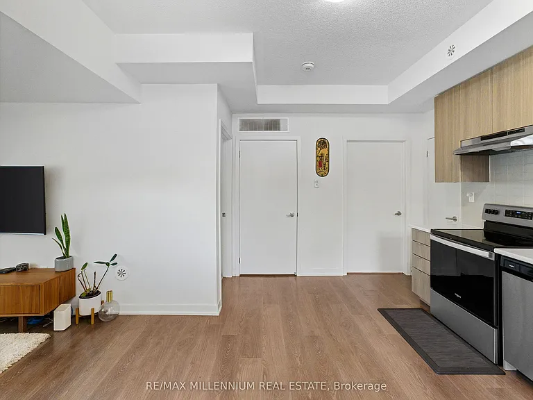 60 Orchid Place Dr #1 — Photo 3