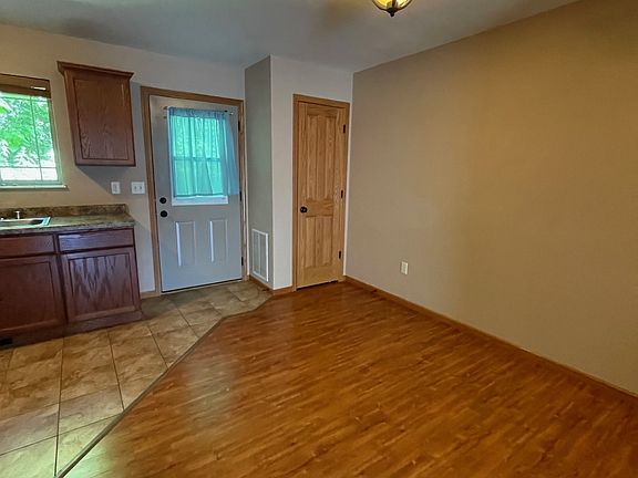 4th image of 3809 Cliffside Dr APT 4