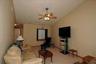 3rd image of 917 8th Ave NW