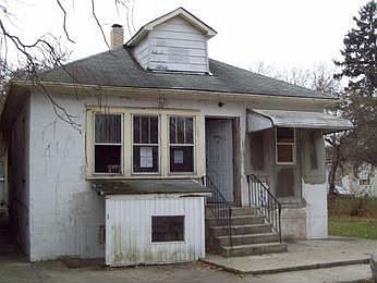 1st image of 2860 Dearborn St