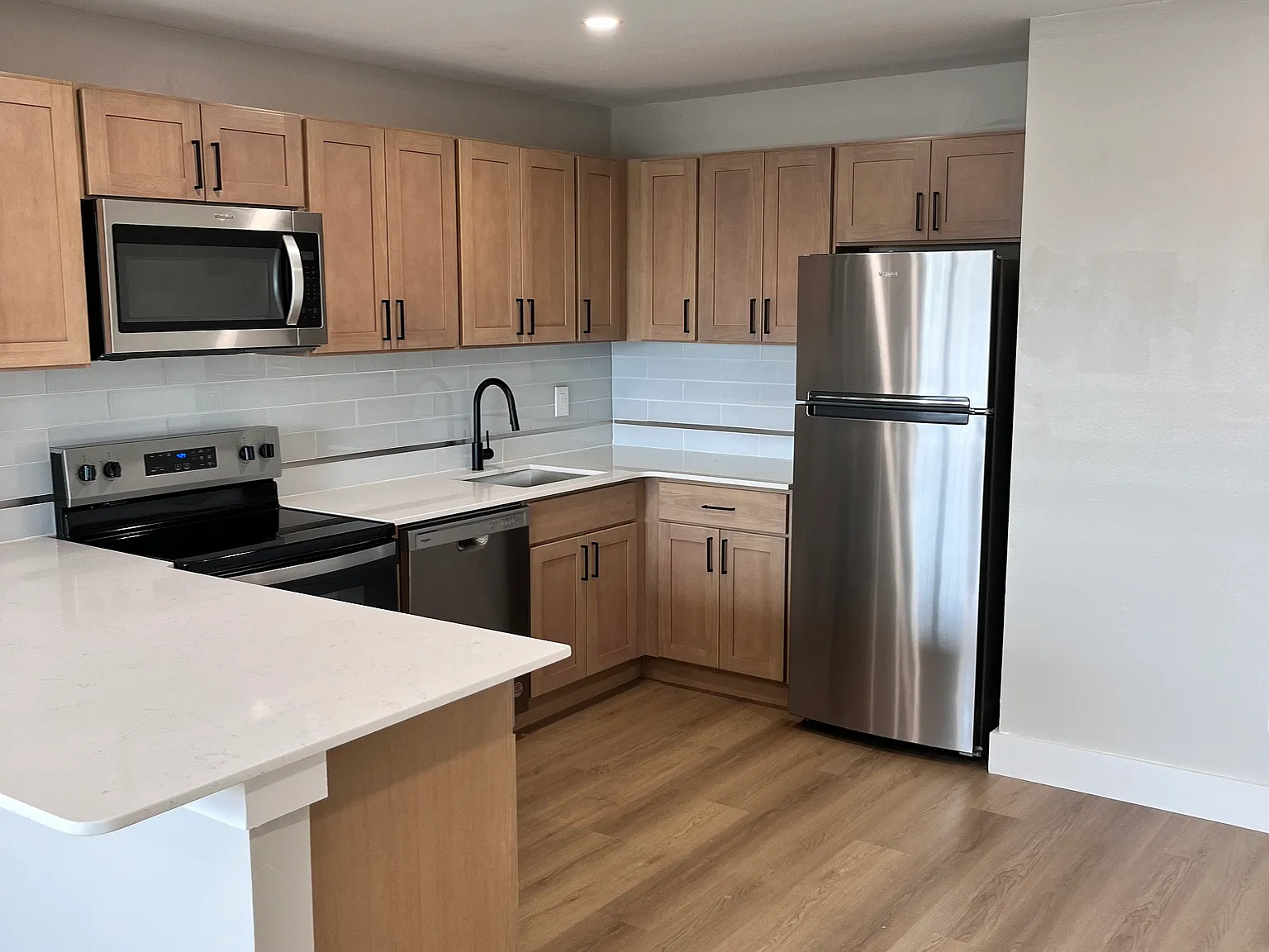 2 bed, 900 sqft, $1,865 — Photo 4