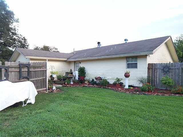 2nd image of 1600 Eugene Ave