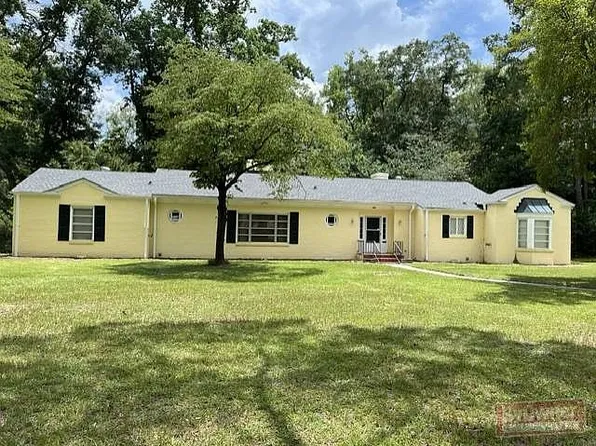 608 College St, Montezuma, GA 31063