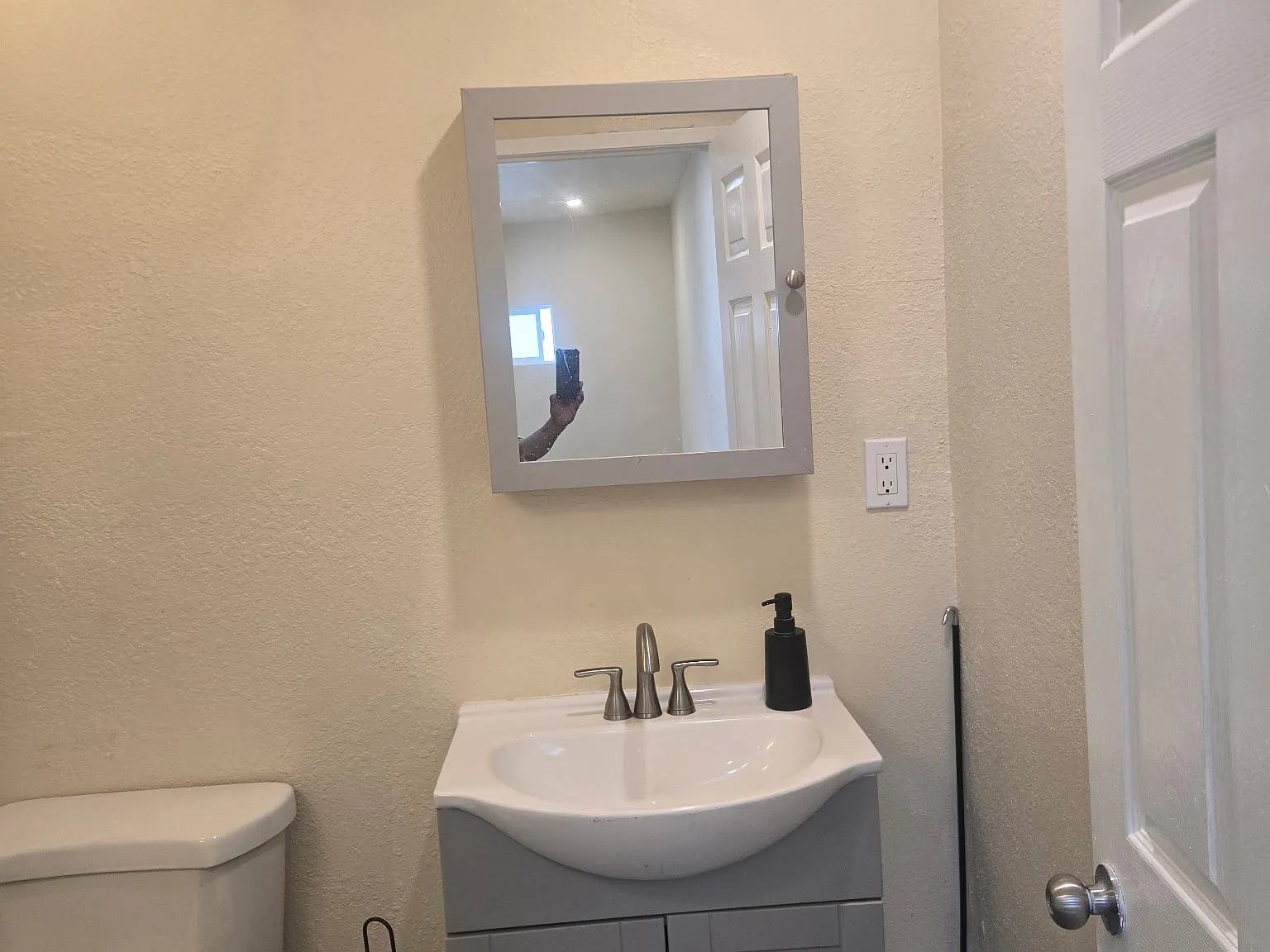 1 bed, 380 sqft, $2,200 — Photo 3