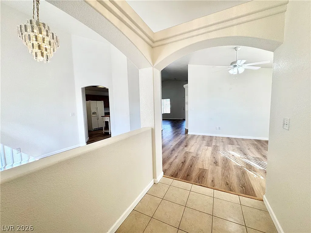 3 bed, 2.0 bath, 1722 sqft, $1,995 — Photo 2