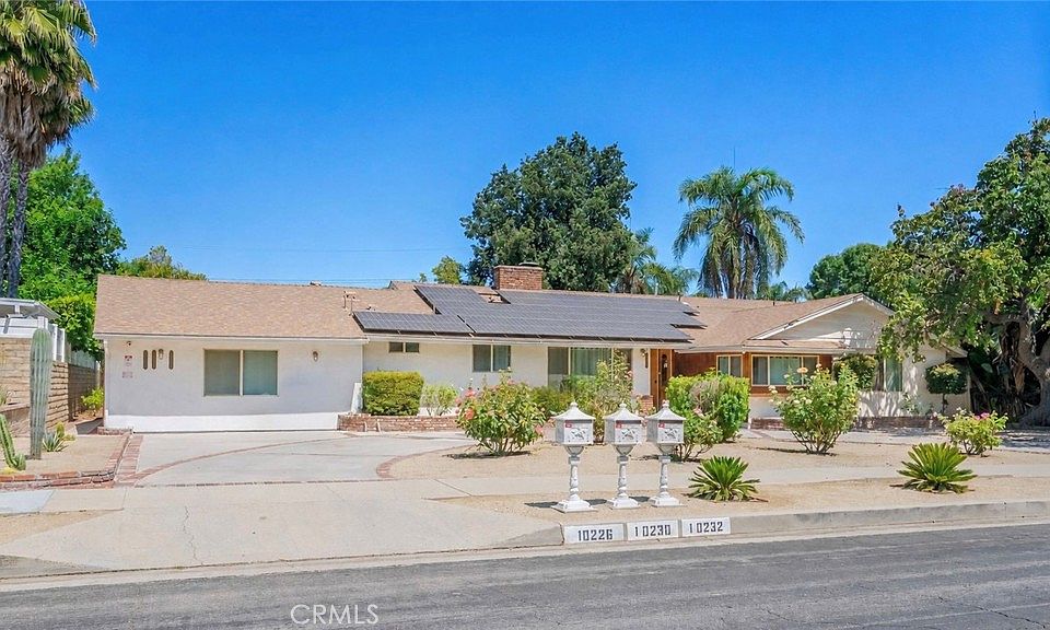 1st image of 10228 Encino Ave