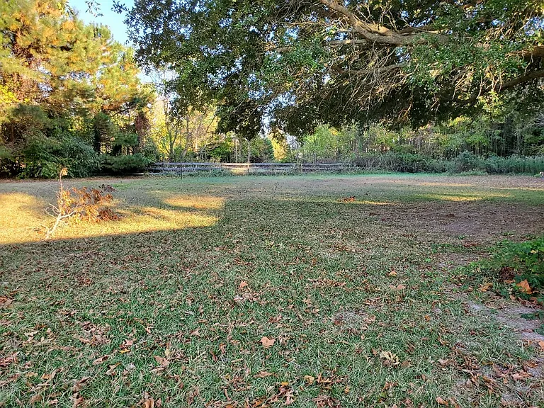 1601 Hopkins Dr — Photo 17