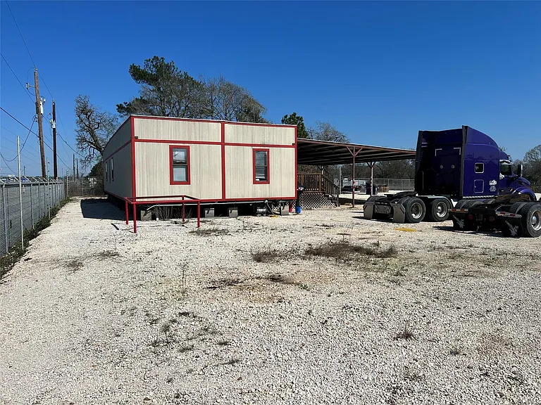 20218 Crosby Fwy — Photo 3