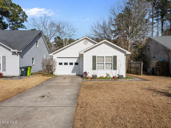 3594 Red Oak Dr, New Bern, NC 28562