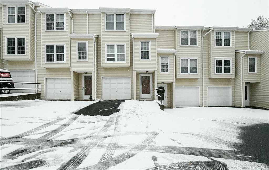 25 Deerwood Ln UNIT 8, Waterbury, CT 06704 Zillow