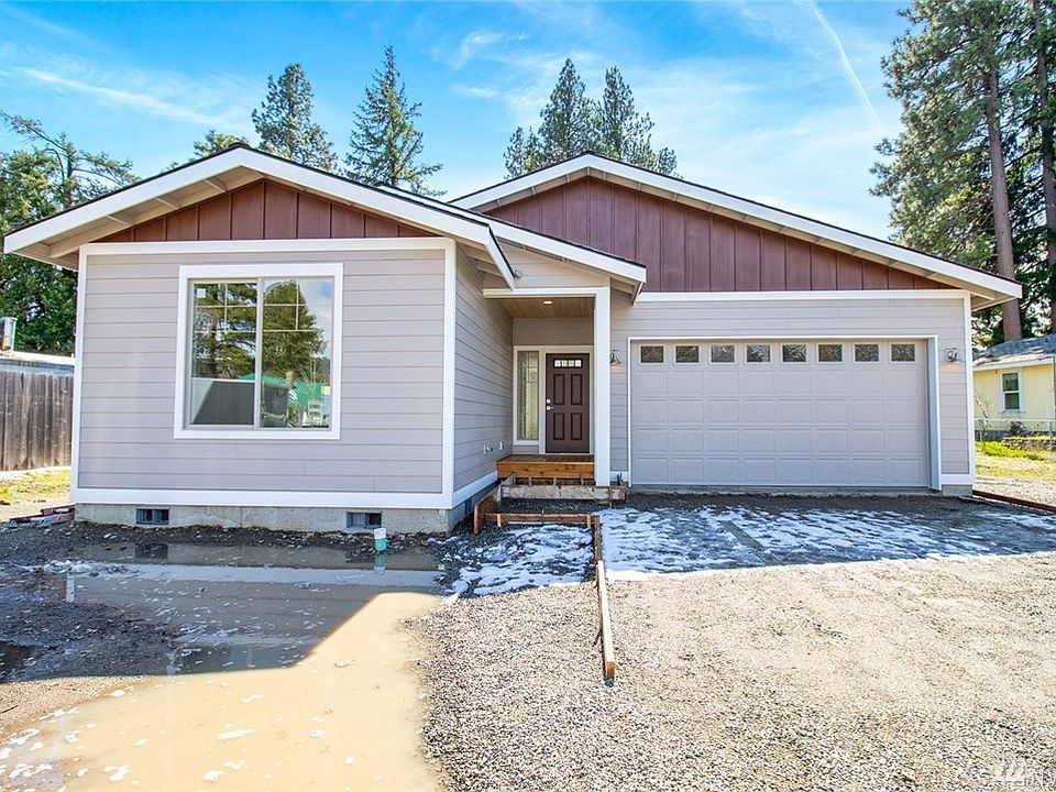 Welcome to 403 Washington Street in sunny  South Cle Elum.
