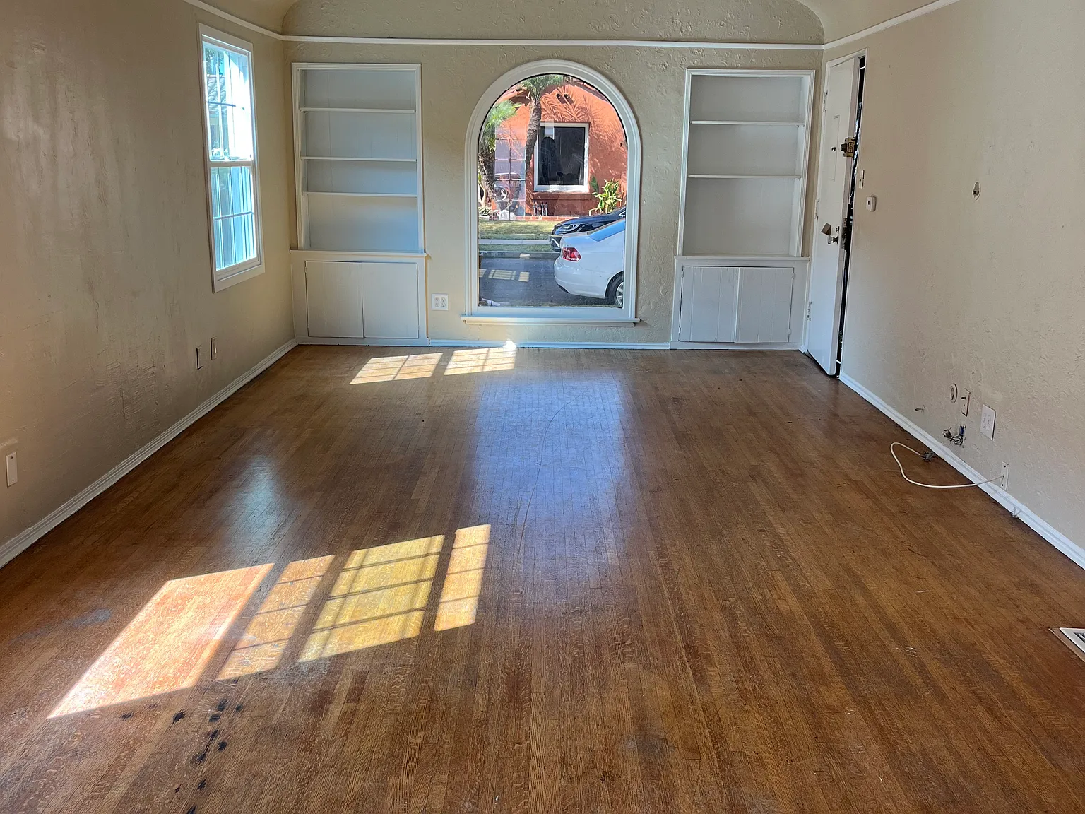 2 bed, 1000 sqft, $3,000 — Photo 2