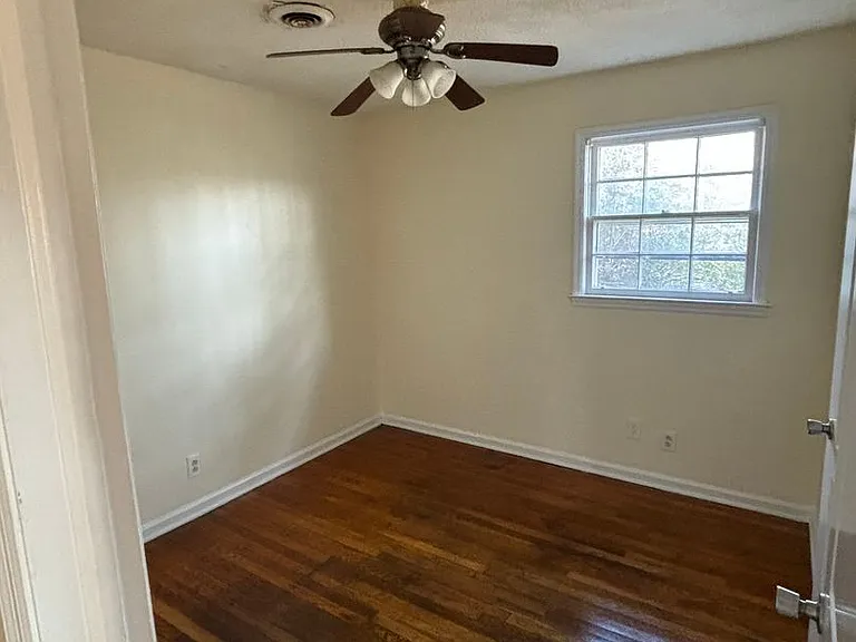 209 Mayfair Dr — Photo 6