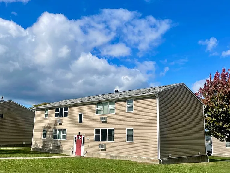 Lake Heights Apartments — Photo 20