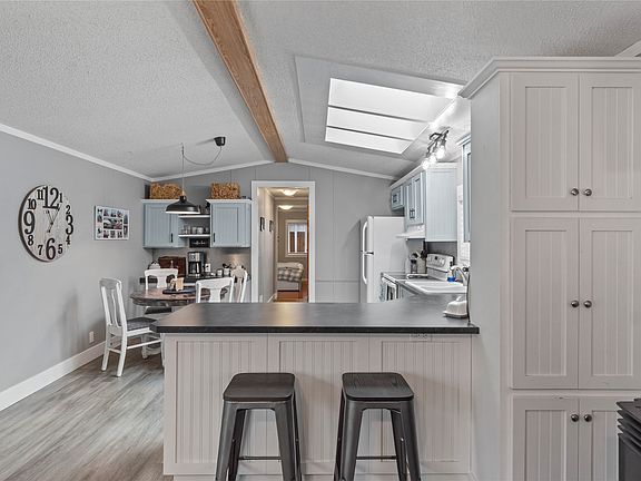 4th image of 1555 Howe Rd #62