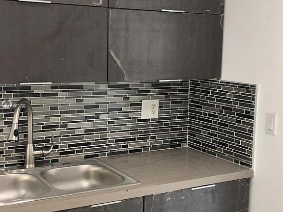 5th image of 2050 Bay Dr #309