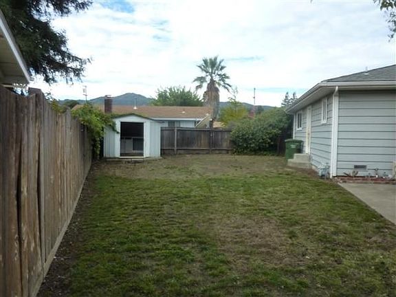 2nd image of 871 Yosemite Dr