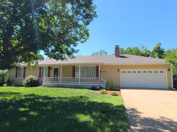 220 S Cedar St, Lindsborg, KS 67456