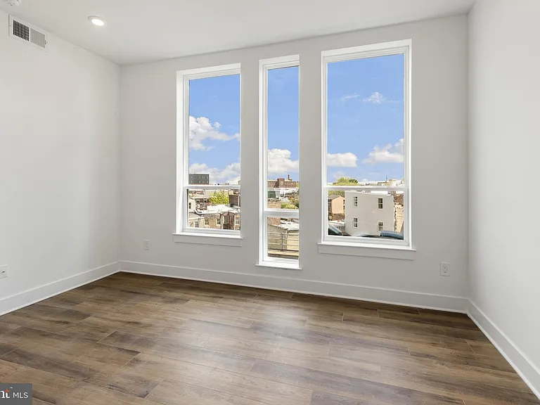2214 N Front St #202 — Photo 12